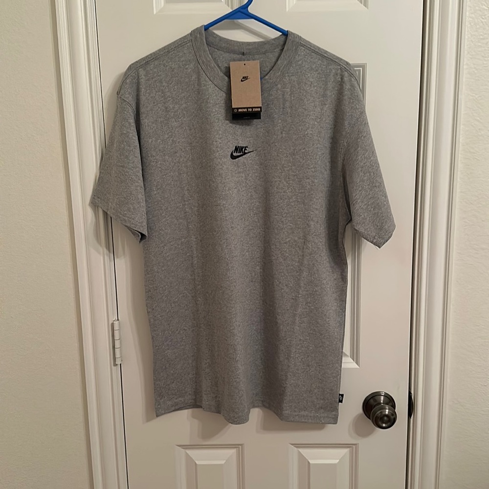 Nike Sportswear Premium Essentials T-shirt